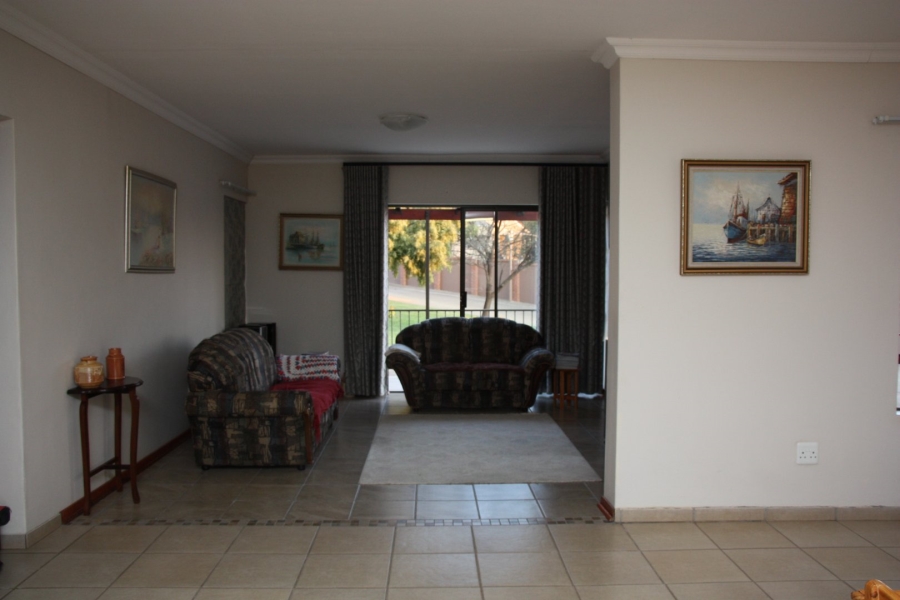 2 Bedroom Property for Sale in Langenhovenpark Free State